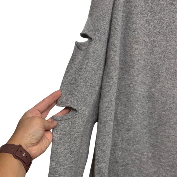 AQUA 100% Cashmere Gray Cold Shoulder Cutout Sweater Cozy Top Women’s Medium - Picture 3 of 5